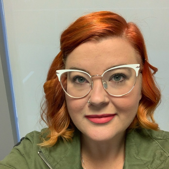 Meet your Posher, Jessica - Picture 1 of 1